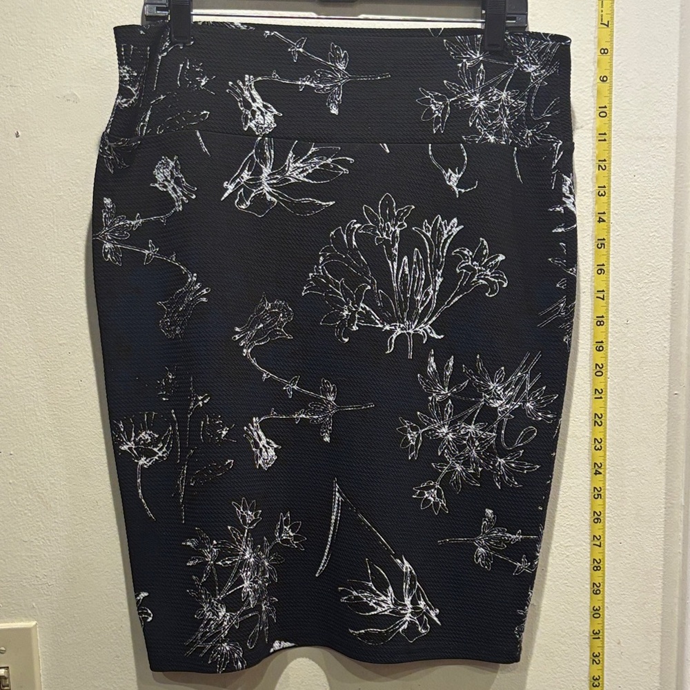 LuLaRoe Black and White Floral Pencil Skirt
